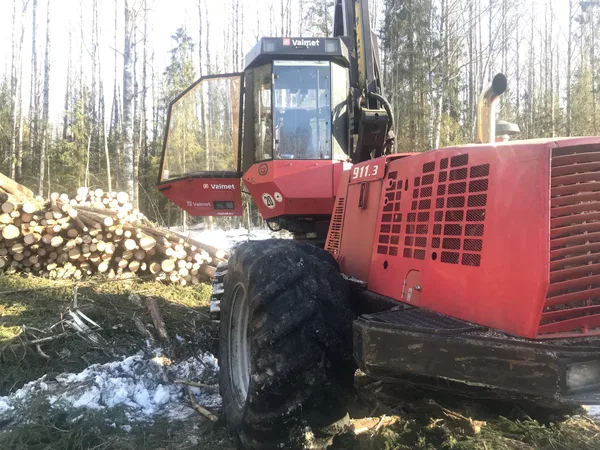 Колесный харвестер Valmet 911.3