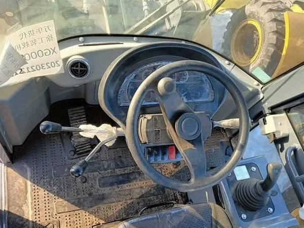 Фронтальный погрузчик XCMG LW180K