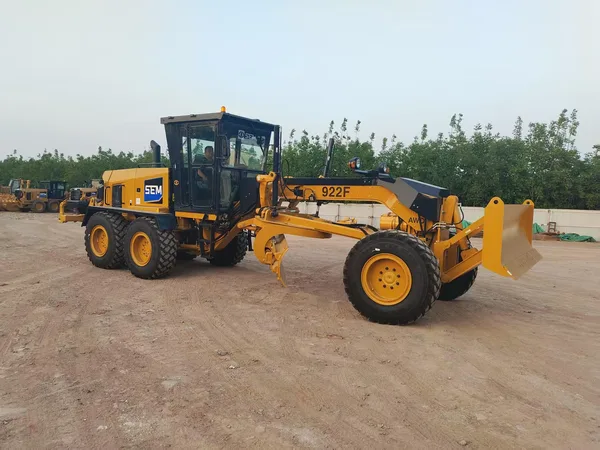 Автогрейдер SEM 922F полный привод