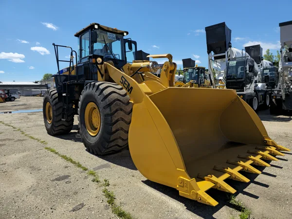 Фронтальный погрузчик SEM 660D