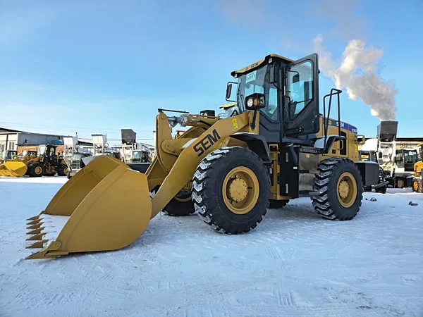 Фронтальный погрузчик SEM 636D