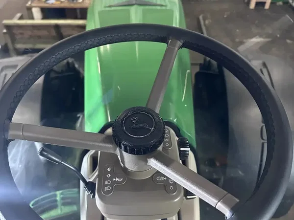 Трактор John Deere  8320R