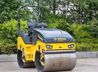 Вибрационный двухвальцовый каток Bomag BW 135 AD