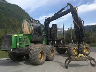 Форвардер John Deere 1210E