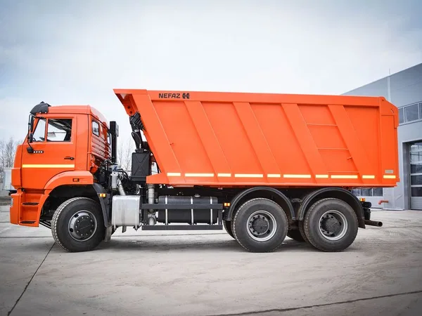 Самосвал Камаз 6520-53