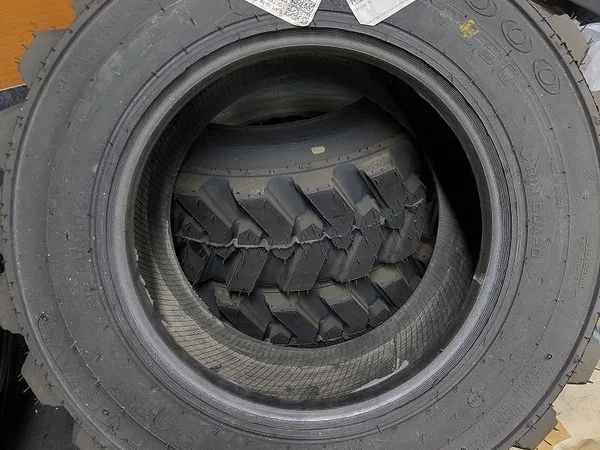 Шины - 4 шт, новые, DT-122 VOLTYRE HEAVY NHS 10-16,5 . Общая стоимость за 4 шт. - 38 000 руб. Возможна продажа по безналичному расчету с НДС в т.ч..