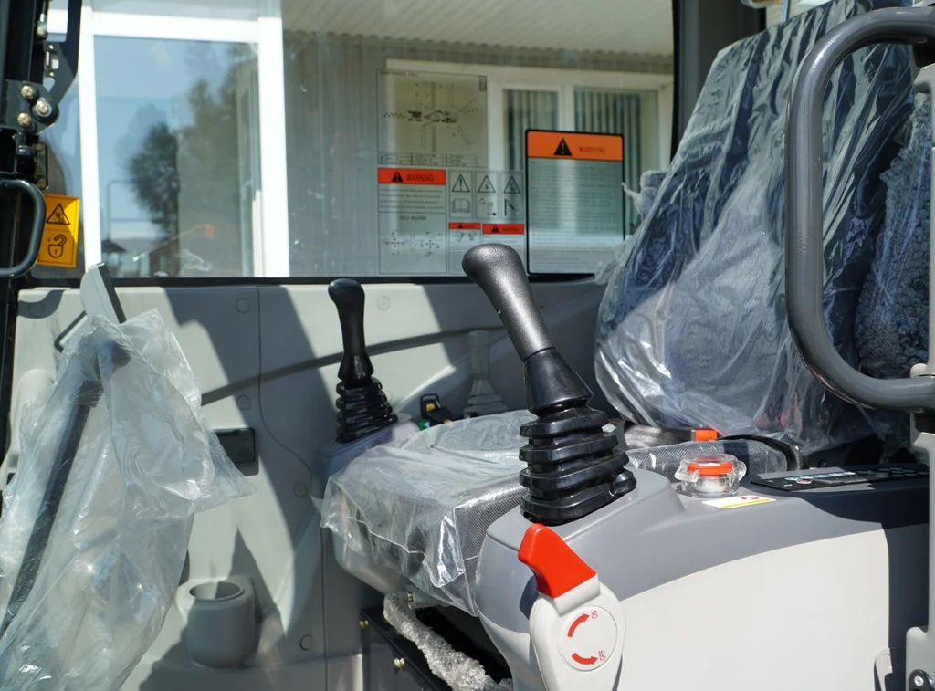 Мини-экскаватор Maxpower ME60.9