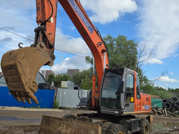 Колёсный экскаватор Hitachi ZX160W