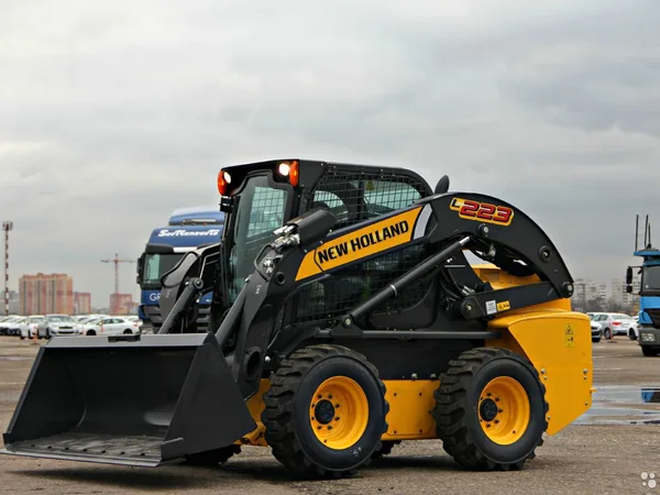 Мини-погрузчик New Holland L323