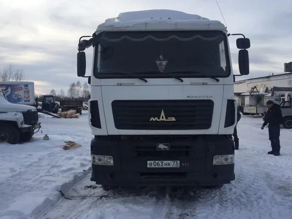 Седельный тягач МАЗ 5440