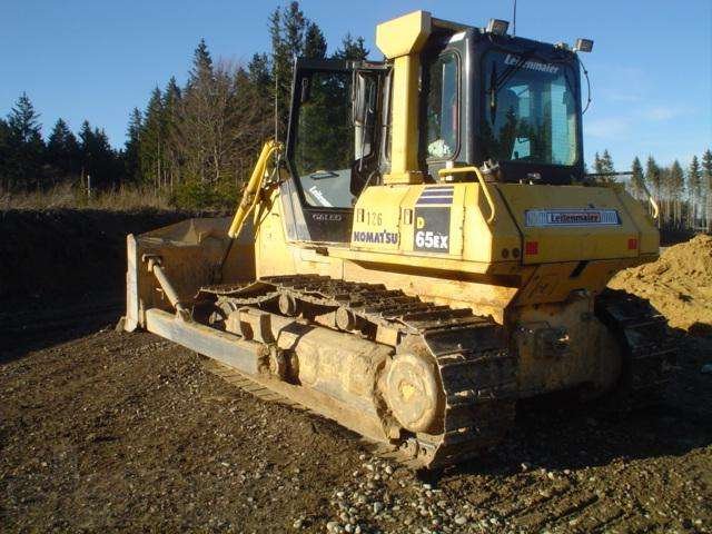 Гусеничный бульдозер Komatsu D65EX-16