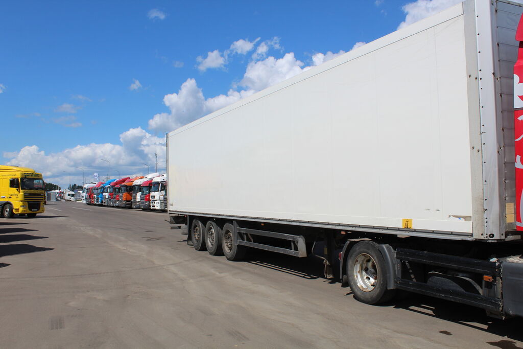 Изотермический полуприцеп Schmitz Cargobull Curtainside