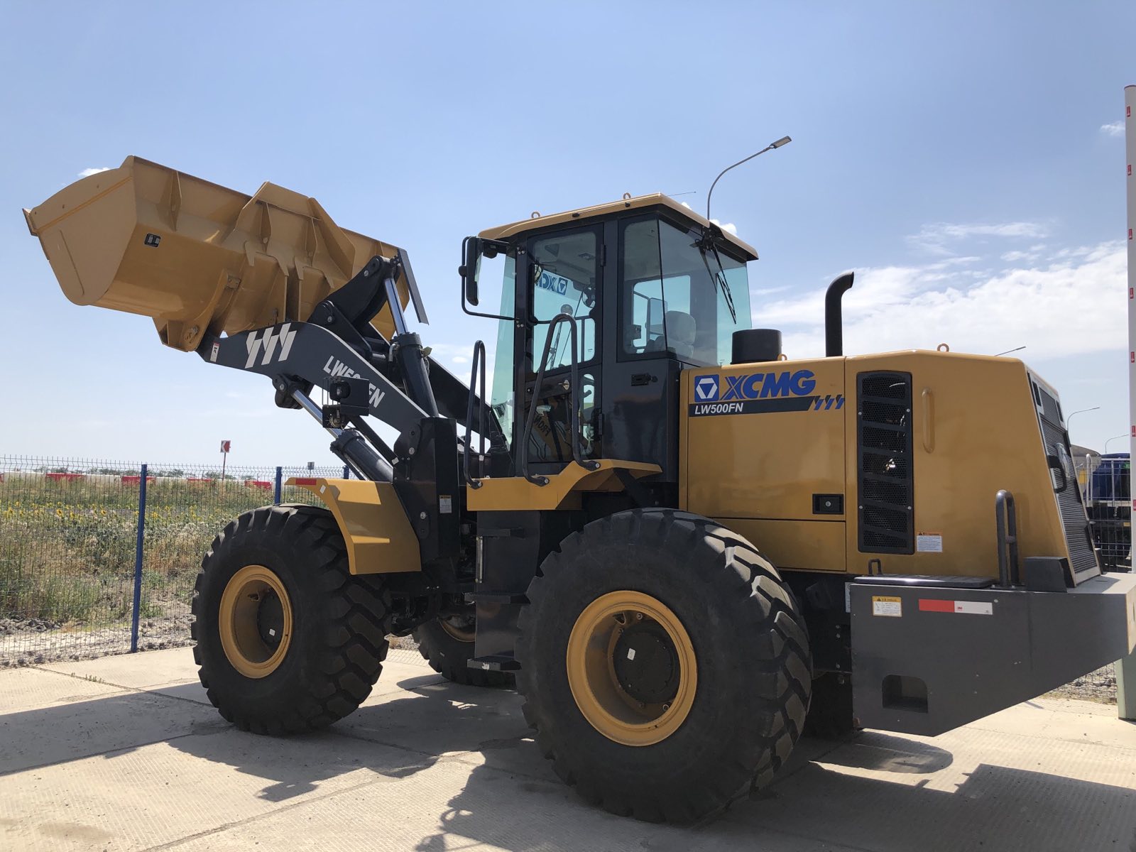 Фронтальный погрузчик XCMG LW500FN