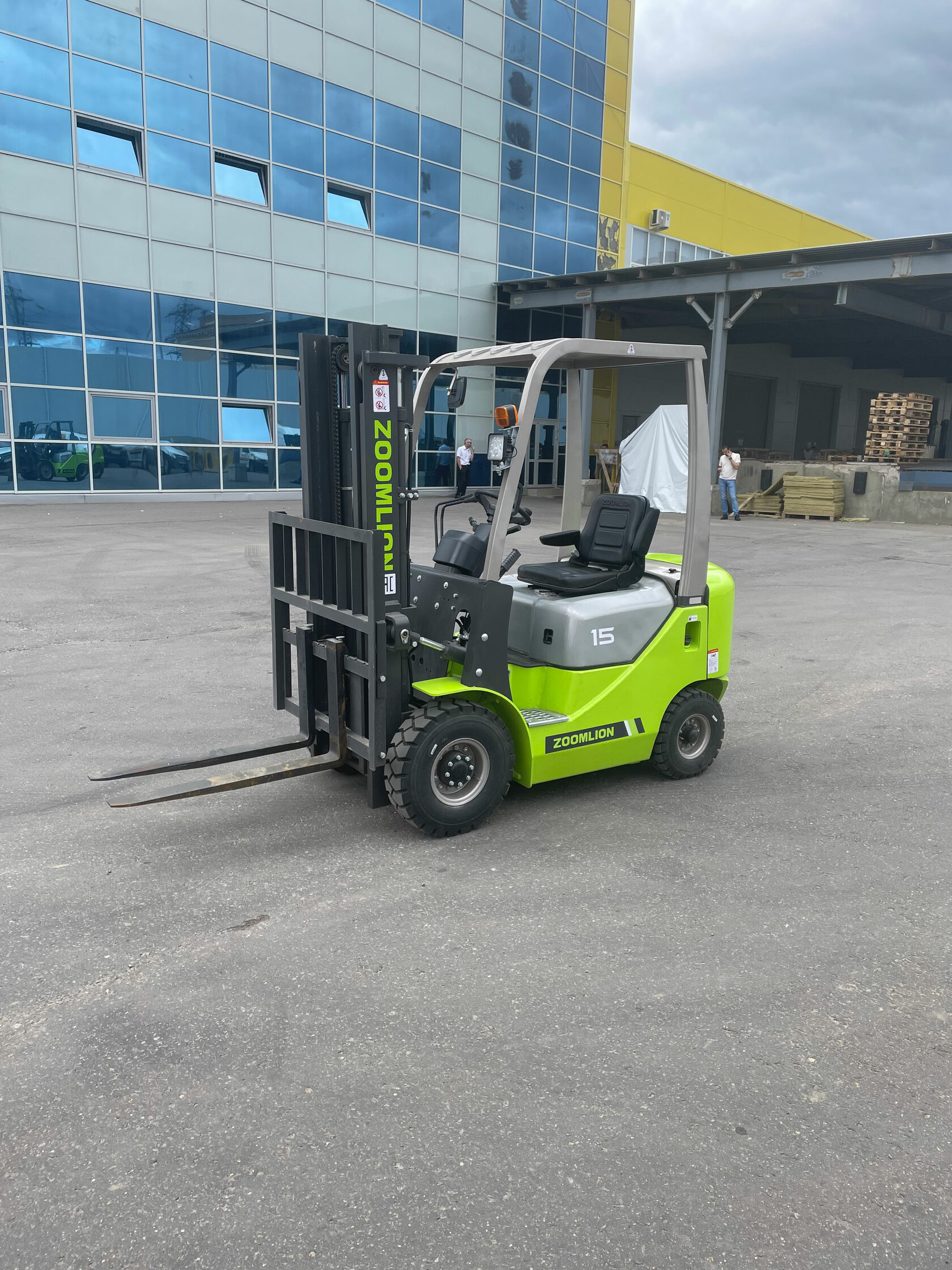 Вилочный погрузчик Zoomlion FD15