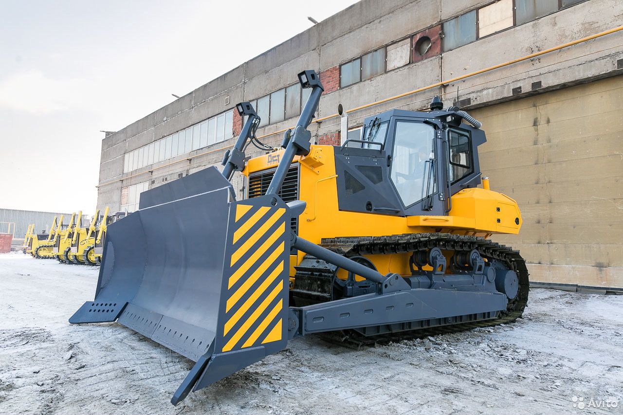 Гусеничный бульдозер ДСТ-Урал D12 (болотоход)