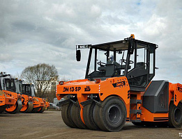 Продажа пневмошинного катка Завод Дорожных машин DM-13-SP